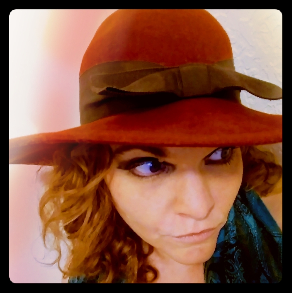 Liz clayborne burgandy hatt